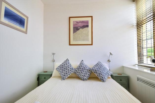 5 Coram Tower Apartment ไลม์รีจิส ภายนอก รูปภาพ